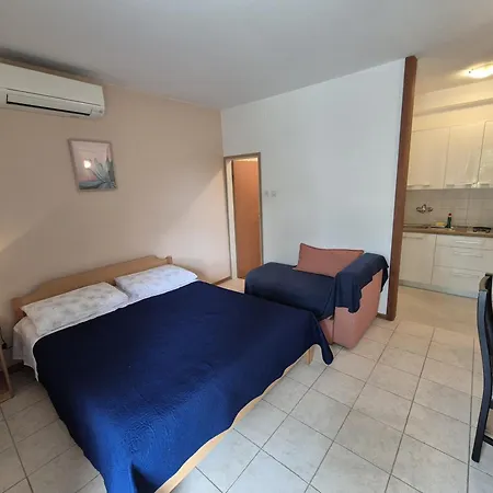 Apartment Krebel - Location 4minute Walk Beach, Strand, Porec